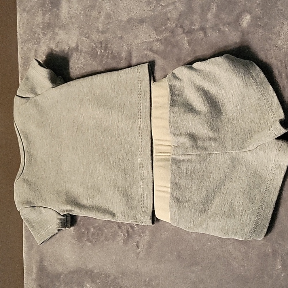 Baby Guess  gray short and shirt set. - Picture 6 of 6